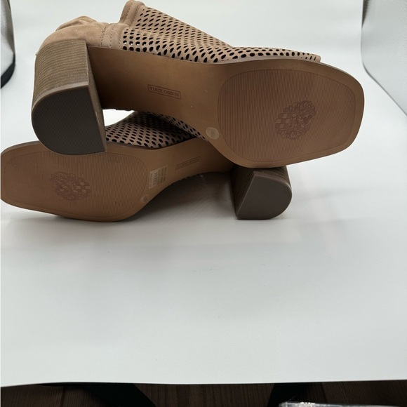 Vince Camuto Women's Katnina Leather Laser Cut Ankle Boots Brand New - Picture 11 of 12